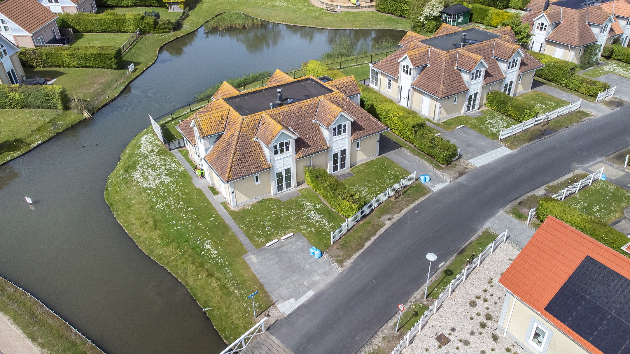 Kamperland & Weert, Duinpan 2 -4, 6-8, Helmgras 2-4 & Trancheeweg 7 image