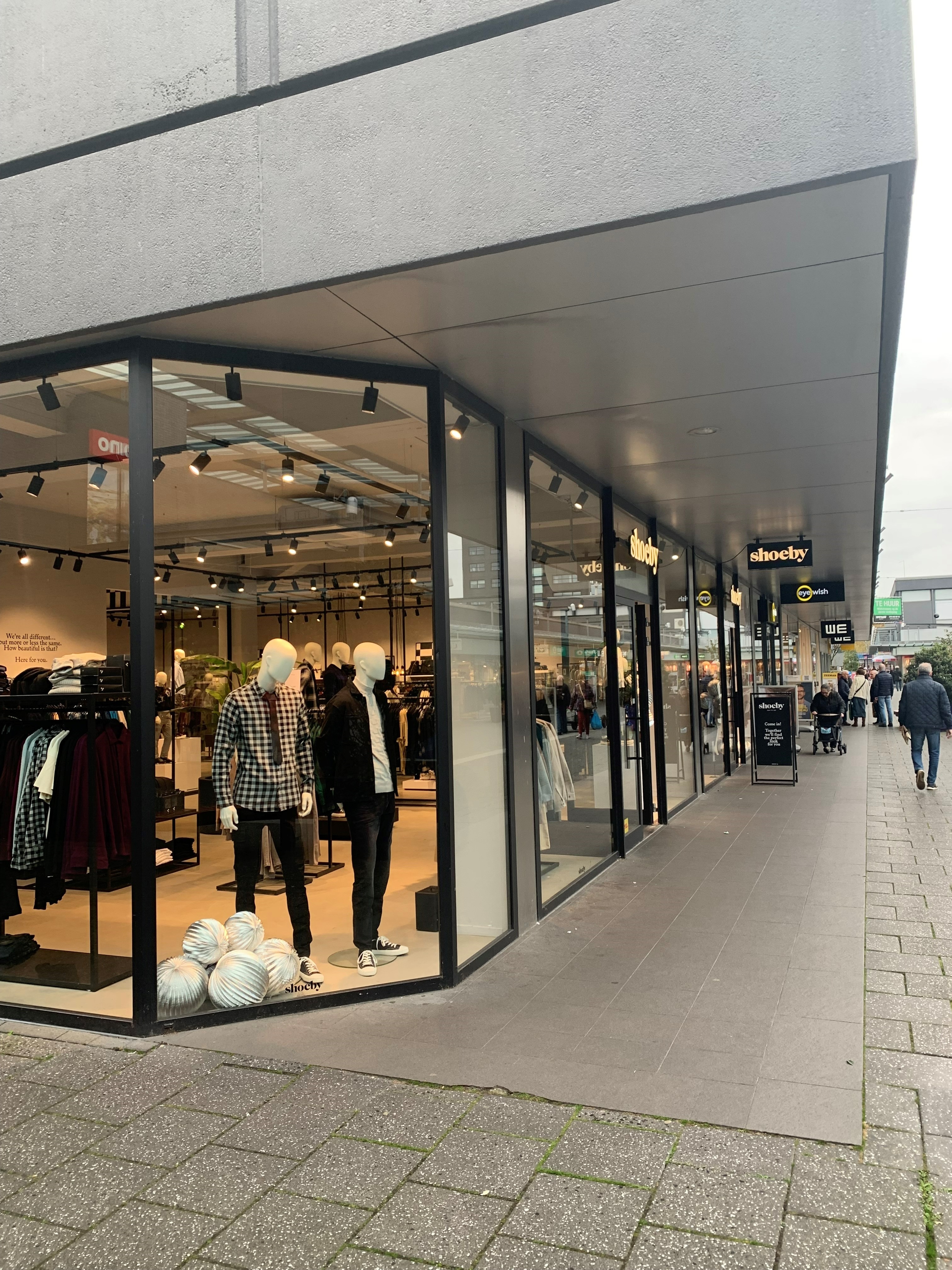 Eindhoven, Winkelcentrum Woensel 40 A, 40B & 40C image