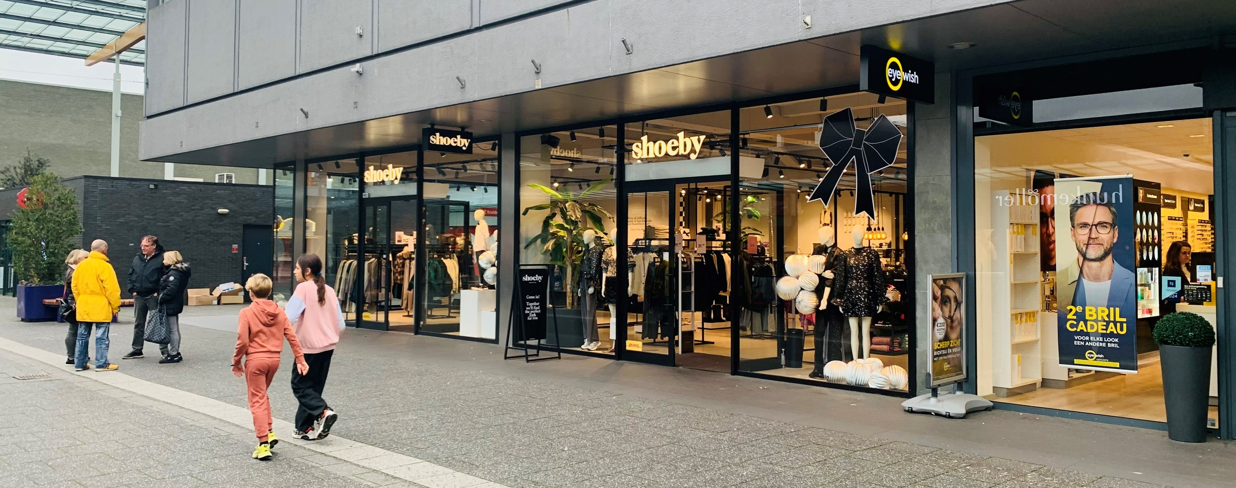 Eindhoven, Winkelcentrum Woensel 40 A, 40B & 40C image